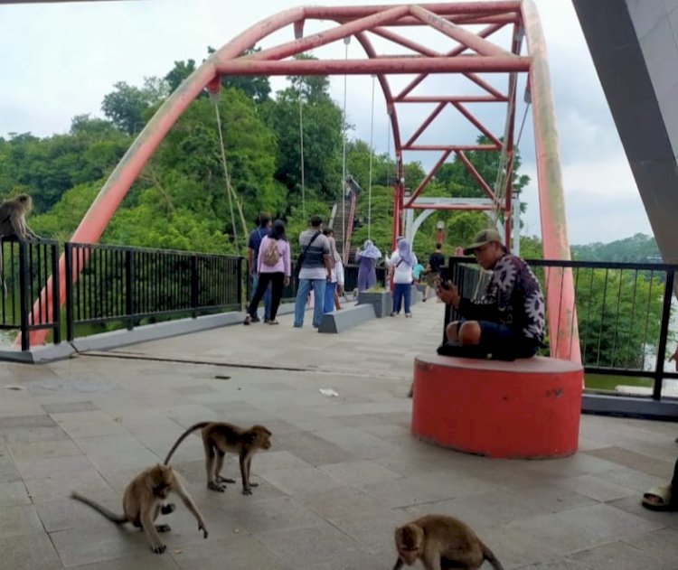 Kesibukan Di Kawasan Goa Kreo, Gunung Pati, Semarang, Tempat Merti Bumi Serta Acara Peringatan Kemerdekaan HUT RI Ke-79 Bakal Digelar Pada 16-17 Agustus Dengan Hadirkan Berbagai Rangkaian Acara Meriah. Dicky A Wijaya/RMOLJawaTengah