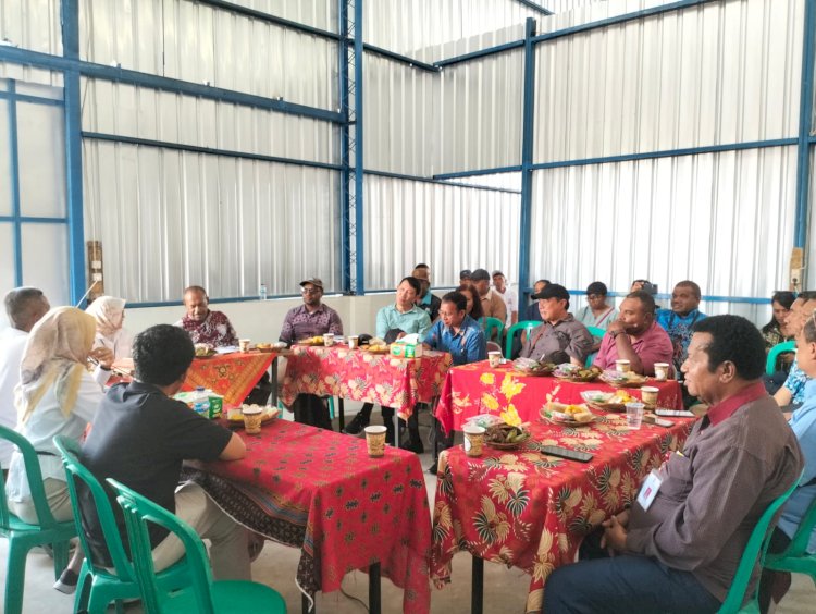 Tim Pengendalian Inflasi Daerah (TPID) dari Provinsi Papua Barat dan Papua Barat Daya  saat  melakukan studi lapangan di BUMP PT. Lumpang Semar Sejahtera (LSS)  di Kelurahan Purwosari, Mijen.Pada Rabu (7/8). Istimewa 