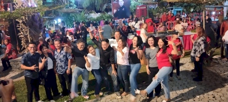 Suasana tasyakuran Rafael Laksamana Gemilang Djatmiko atau biasa disapa Mas El bersama warga Marhen di Balai Marhen milik keluarga Teddy Sulistio, Salatiga, Rabu (14/8). Erna Yunus B/RMOLJateng