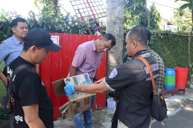 Bayi Berjenis Kelamin Perempuan Diletakkan Di Belakang Pabrik PT Coca Cola, Menghebohkan Warga Bawen, Kabupaten Semarang, Kamis (15/08). Erna Yunus B/RMOLJawaTengah 