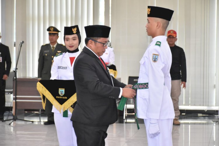 Pj Wali Kota Salatiga, Yasip Khasani kukuhkan 82 Anggota Paskibraka Kota Salatiga Tahun 2024 di Ruang Kaloka, Kamis (15/8). Erna Yunus B/RMOLJateng