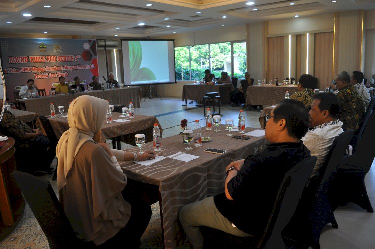 Round Table Focus Group Discussion 3rd Series yang digelar RMOLJATENG ini masih akan berlanjut di masa datang, dengan tetap menampilkan identitas dan karakter RMOLJATENG sebagai ‘Political Online Media’ – bagian dari industri pers yang merupakan pilar keempat demokrasi, akan terus kukuh mengembangkan demokrasi dan penguatan masyarakat sipil Indonesia. Wahyu Sulistyawan/RMOLJateng
