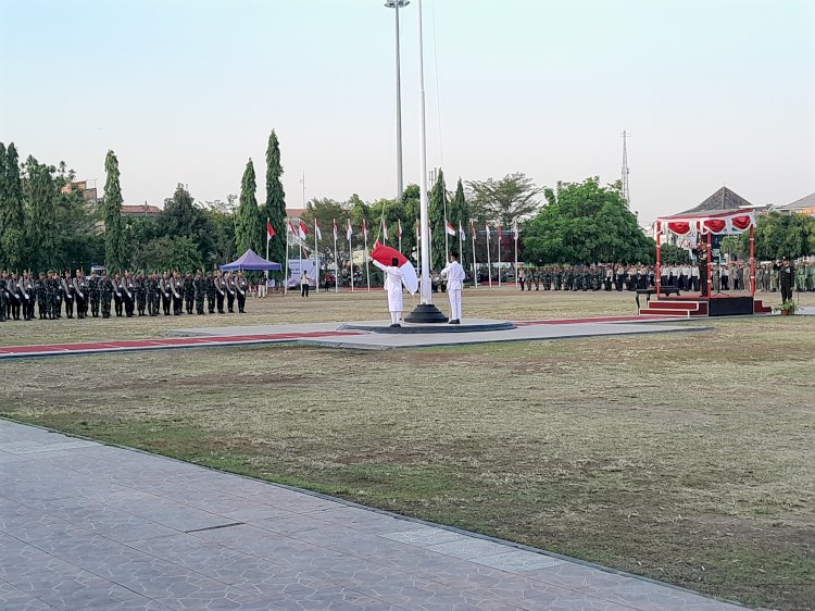 Pelaksanaan upacara penurunan bendera di Alun-alun Demak. Nungki/RMOLJateng