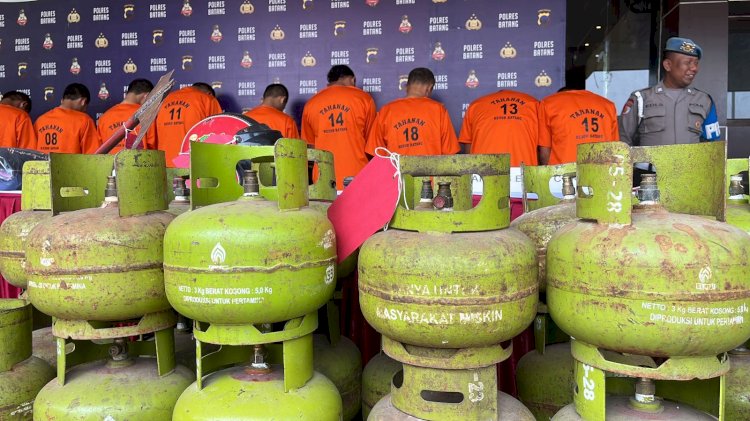 Jajaran Polres Batang berhasil mengungkap kasus pencurian 51 tabung gas ukuran 3 kg di Desa Banyuputih. Upaya penangkapan pelaku sempat berlangsung dramatis.