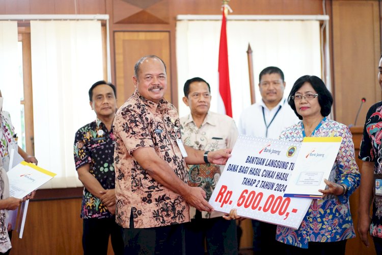 Penjabat Bupati Pati, Sujarwanto Dwiatmoko mengapresiasi pihak Dinsos PPPAKB dan pihak terkait dalam kelancaran penyaluran BLT tahap kedua itu.