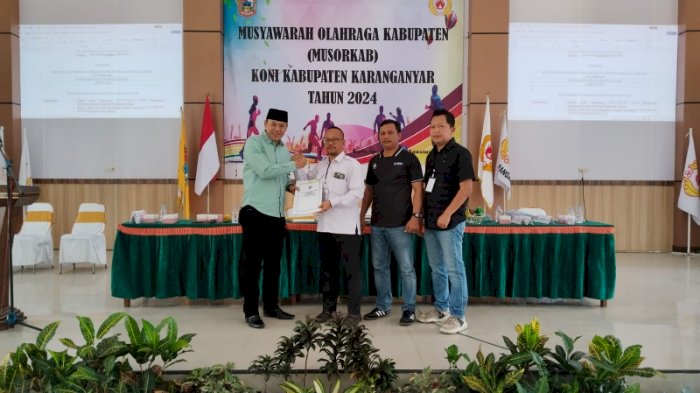 Bagus Selo (kiri) jabat Ketua KONI Karanganyar periode 2024-2028. Dian Tanti/RMOLJateng