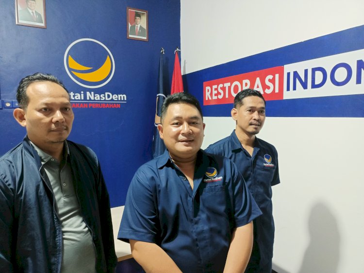 Ketua DPD Partai Nasdem Kota Semarang, Setyo Budi, dengan saat jumpa pers di sekretariat Partai Nasdem di Jalan Gatot Subroto 56 Kelurahan Purwoyoso kecamatan Ngaliyan, Rabu (21/8). Umar Dani/RMOLJateng