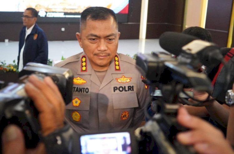 Polisi Daerah (Polda) Jawa Tengah, Melalui Kabid Humasnya Kombes Pol Artanto, Menghimbau Kepada Seluruh Peserta Aksi Untuk Menjaga Ketertiban Dan Menjalankan Aksi Secara Damai Serta Bermartabat. Umar Dani/RMOLJawaTengah