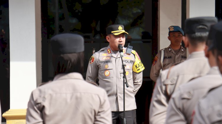 Kapolres Purbalingga AKBP Rosyid Hartanto, S.H., S.I.K., M.H. saat memimpin apel pagi, Selasa (27/8). (Humas Polres Purbalingga)