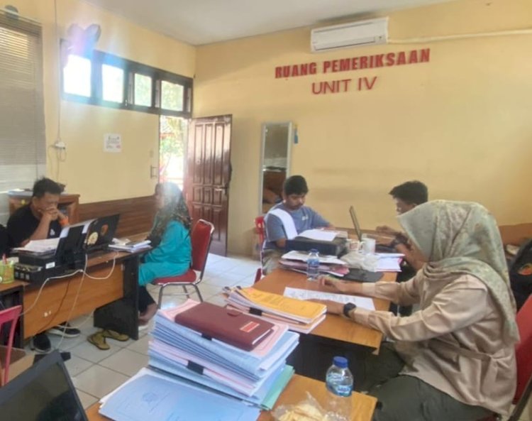DS (31) warga Tamansari Jakarta Barat saat diperiksa penyidik Satreskrim Polres Salatiga. Erna Yunus B/RMOLJateng