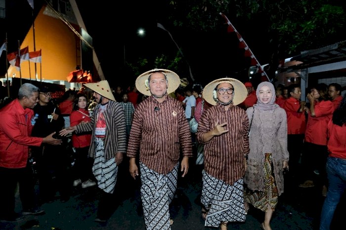 Pasangan Teguh-Bambang Daftar Ke KPU Jalan Kaki Sejauh 3 Kilometer. Dian Tanti Burhani/RMOLJawaTengah
