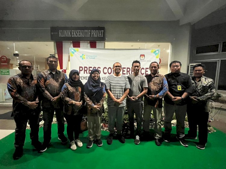 Paslon Bacabup Cawabup, Faiz Kurniawan - Suyono bersama KPU Batang dan Bawaslu Batang di RSUP Dr Kariadi. Ist