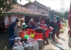 Prihatin Kekeringan Landa 18 Kecamatan, Tim Reaksi Luthfi-Yasin Dropping Ratusan Tangki Air Bersih