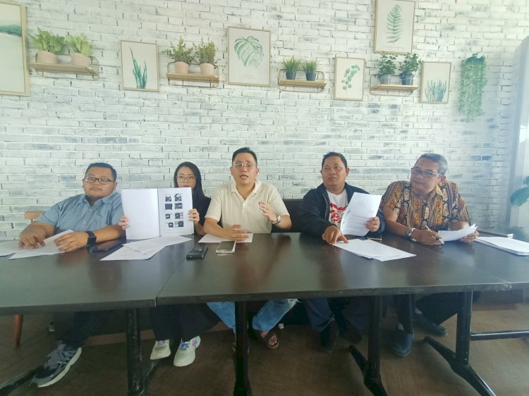 Michael Deo dan rekan dalam jumpa pers di Semarang, Minggu (1/9). Umar Dani/RMOLJateng