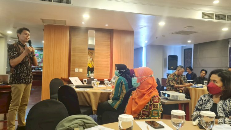 Ketua Yayasan Semangat Membara Berantas Tuberkulosis (Semar) Jawa Tengah, Diky Kurniawan, saat jadi pembicara dalam Workshop Kampanye Panduan Pengobatan Baru TBC RO Berdurasi 6 Bulan (BPaL/M) di Hotel Novotel, Selasa (3/9). Istimewa 