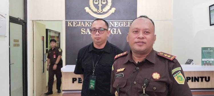 Kepala Kejaksaan (Kajari) Salatiga Sukamto bersama Kepala Seksi Intelijen Mirzantio Erdinanda, S.H., M.H. (kiri).  Erna Yunus B/RMOLJateng