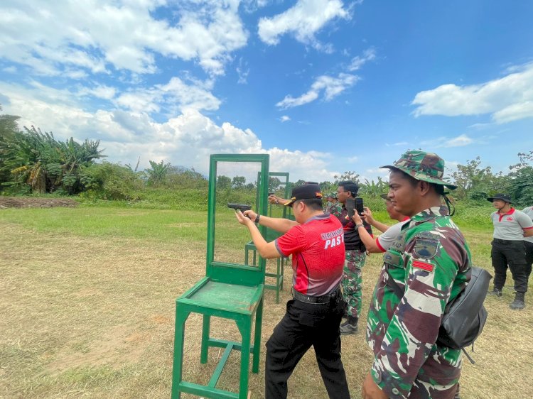 Pegawai Lapas Ambarawa dan Rutan Salatiga menggelar latihan menembak bersama Batalyon Kavaleri 2/TC Ambarawa, Kamis (5/9). Erna Yunus B/RMOLJateng