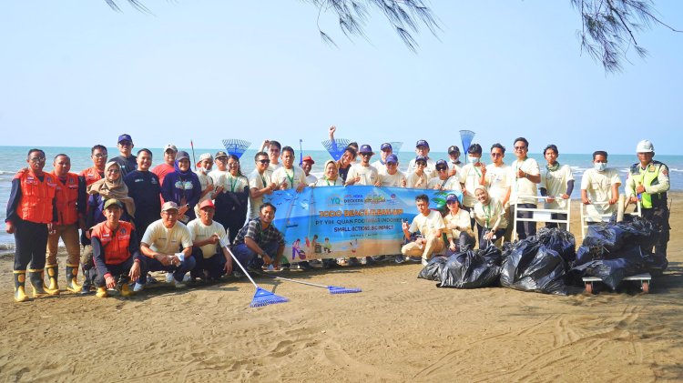 PT Kawasan Industri Terpadu Batang (KITB) bersama tenantnya, Yih Quan Footwear Indonesia dan Deckers HOKA, menggelar kegiatan bersih-bersih Pantai Jodo, Desa Sidorejo, Kecamatan Gringsing. IST