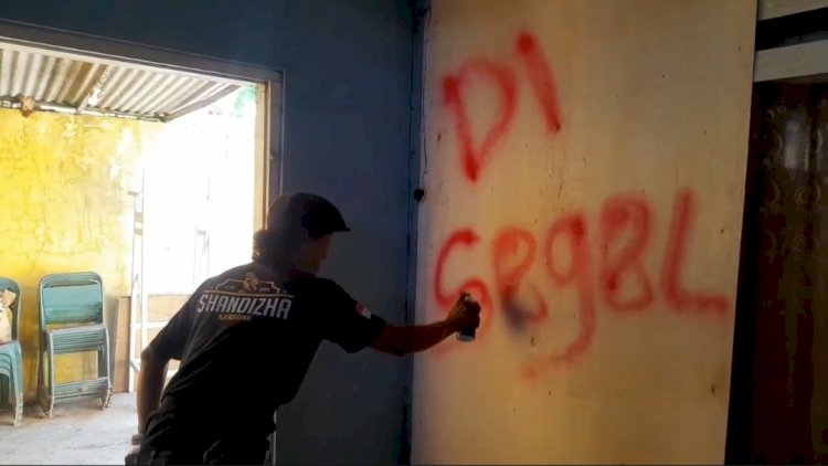 Kantor Kades Sendangharjo Blora disegel warga, Selasa (17/9). Rubadi/RMOLJateng.)