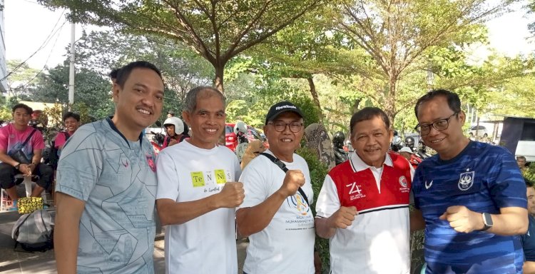 Blusukan Calon Walikota, Yoyok Sukawi dan wakilnya Joko Santosoke Universitas Muhammadiyah Semarang, Jumat (20/9). Istimewa