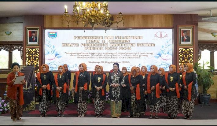 Pelantikan Gerakan Anak Muda Berkebaya (GAYA) di Aula Kantor Bupati Batang, Kabupaten Batang, Sabtu (21/9). (Diskominfo Kab. Batang)