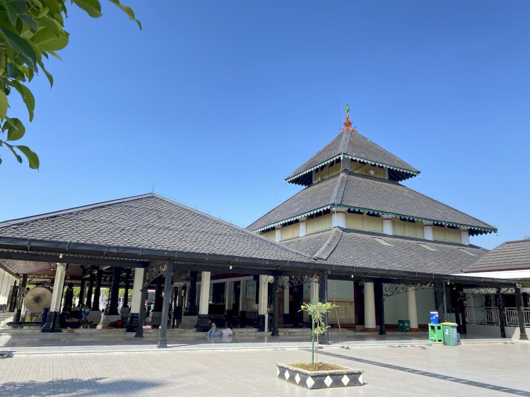 Masjid Agung Demak dari samping. Istimewa