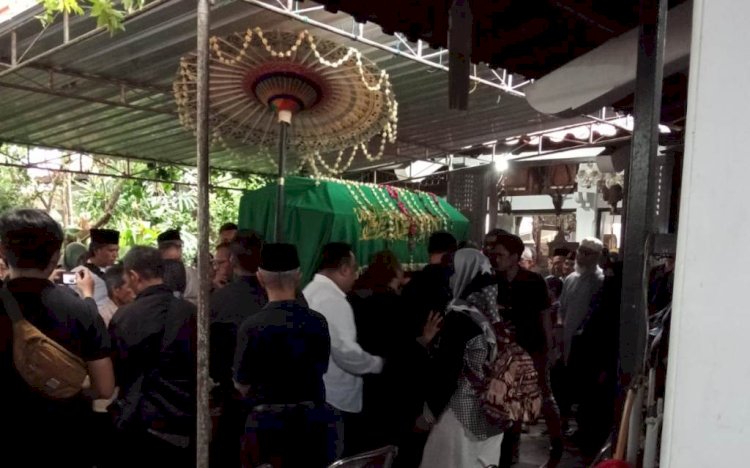 Prosesi pemberangkatan jenazah Sudjadi dari kediamannya di Sukoharjo. Budi Agung/RMOLJateng