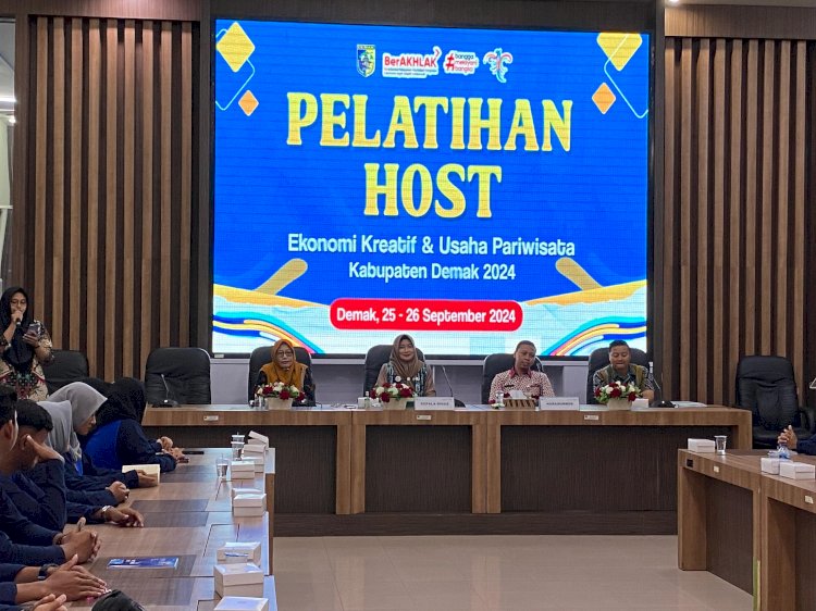 Pelatihan Public Speaking Dan Public Relation Yang Diinisiasi Dinas Pariwisata (Dinparta) Kembali Dilanjutkan Di Di Gedung Ghradika Bina Praja Dalam Kegiatan Pelatihan Host  Peningkatan Kapasitas SDM Dan Ekraf Rabu (25/09),. Dinparta/RMOLJawaTengah