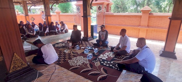 Ziarah tim di Makam Mbah Panji Kusumo. (Dinaprta Demak)