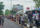 Warga Solo Antusias Sambut Kepulangan Jokowi