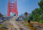 Perdana Melintas: KA Bandara Lewati Jalur Elevated Simpang Joglo Solo