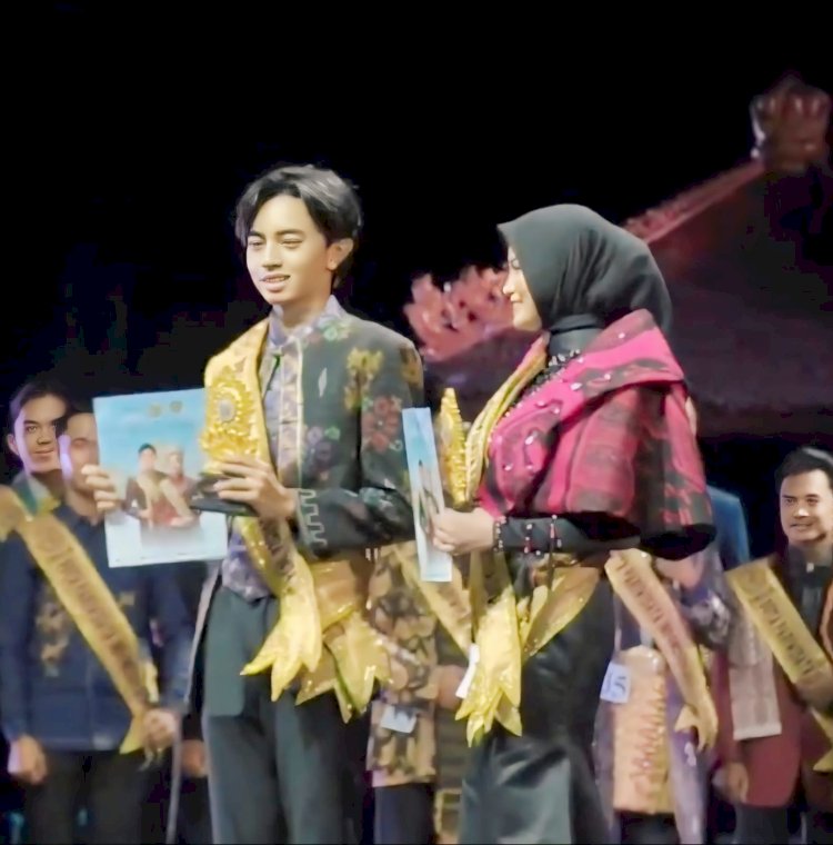 Duta Wisata Demak Periode 2023, Muhammad Alfan Muzzayin Azziz, Berhasil Raih Dan Bawa Beberapa Penghargaan Di Ajang Bergengsi Duta Wisata Indonesia Yang Dilangsungkan Di Nusa Dua Teater Bali, Minggu (29/09) Lalu. Dokumentasi Pemkab Demak/RMOLJawaTengah