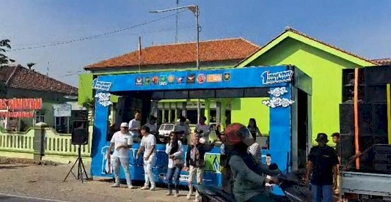 Panggung Rakyat acara kampanye pasangan calon Bupati dan Wakil Bupati Rembang, Vivit Dinarini Atnasari–Zaimul Umam,  Selasa (1/10) di depan Puskemas Pamotan. Yon Daryono/RMOLJateng