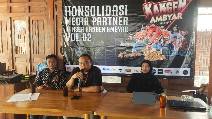 Direktur AF Production, Ayu Fahra, saat menggelar jumpa pers, Rabu (2/10/2024), di Bali Pari Resto Karanganyar. Dian Tanti/RMOLJateng