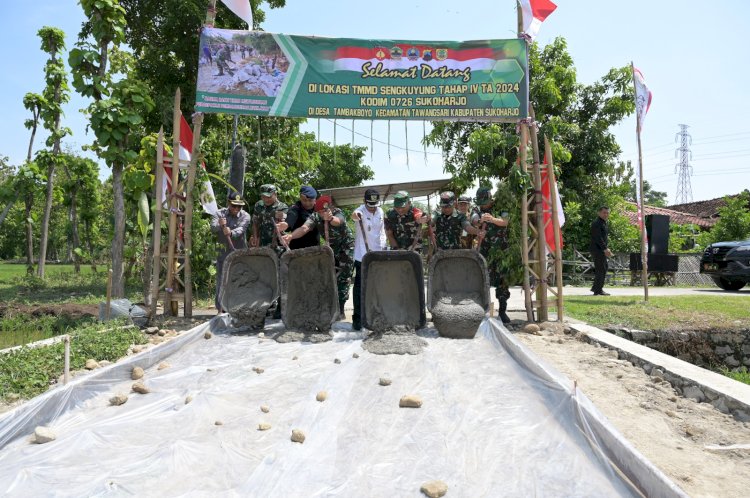 Plt Bupati Sukoharjo dan Dandim 0726/Sukuhoarjo Meresmikan Pembangunan Jalan Beton Sepanjang 300 Meter Dan Talud 735 Meter Yang Menghubungkan Dukuh Gatel Dan Dukuh Jetis Pada Rabu (02/10).  Humas Sukoharjo/RMOLJawaTengah