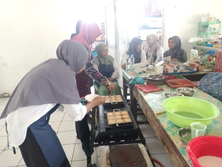 Fasilitas Pelatihan Dinnakerind Kabupaten Demak Bertempat Di Balai Latihan Kerja (BLK), Dibagi Ke Dalam Beberapa Kelas Keterampilan Produksi Produk-Produk Makanan, Kelas Menjahit, Serta Konveksi. Dicky A Wijaya/RMOLJawaTengah
