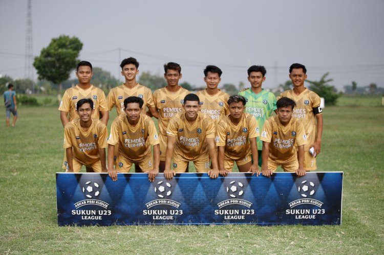 Kekalahan Persilo Loram Kulon atas PS Klumpit (jersey orange) 0-2 dalam lanjutan Sukun U23 League semakin mengukuhkan klub sepak bola asal Desa Klumpit ini di puncak klasemen sementara.  
