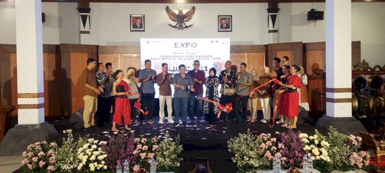 Jajaran Forkopimda Demak terlihat guyub dalam Malam Expo Sesarengan Ngawasi Pilkada 2024 yang digelar Sabtu (5/10). Dinperta Kab. Demak