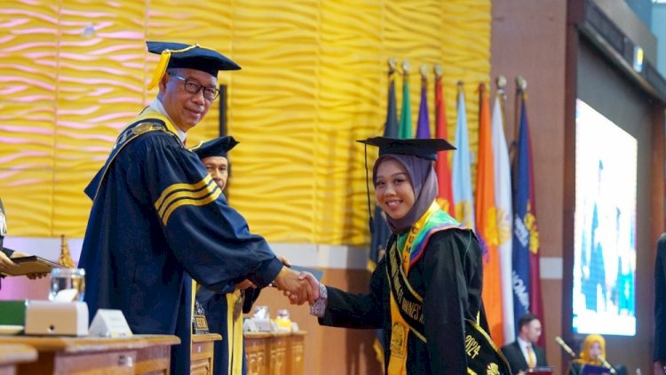 991 mahasiswa Unnes mulai jenjang D3 hingga Doktoral ikuti upacara wisuda, Selasa (8/10). Dicky Aditya/RMOLJateng 