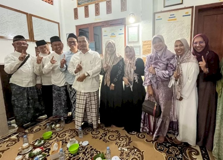 Vivit-Umam saat sowan ke Gus Baha' di kediamannya Desa Narukan, Kragan. Yon Daryono/RMOLJateng