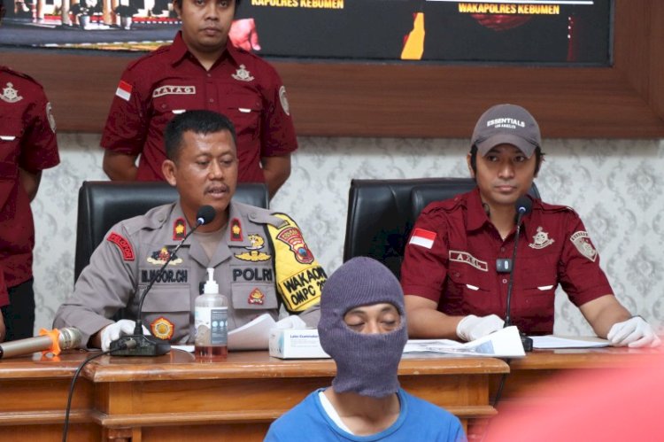 Wakapolres Kebumen Kompol Muhammad Nurkholis Memberikan Keterangan Pers Kasus Penyalahgunaan BBM Bersubsidi. Agung Budi Jatmiko/RMOLJawaTengah