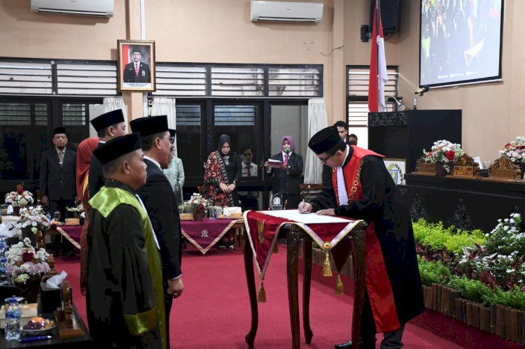 Sumpah Janji Pimpinan Dewan Perwakilan Rakyat Daerah (DPRD) Kabupaten Purbalingga, Jumat (11/10). Arief/RMOLJawaTengah