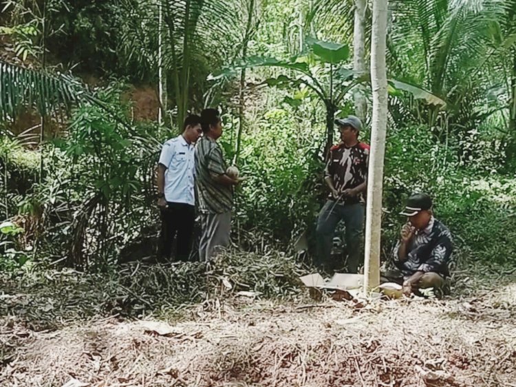 Ritual mendeteksi sumber mata air di Desa Petir, Kecamatan Purwanegara. Arief/RMOLJateng