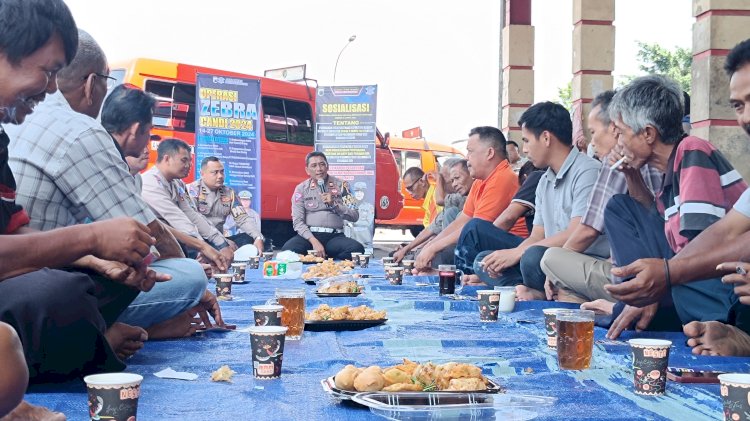 Dalam Rangka Operasi Zebra Candi 2024, Satlantas Polres Purbalingga Menggelar Kegiatan Sesi Curhat Bareng Sopir Angkutan Umum, Jumat (18/10). Dokumentasi/RMOLJawaTengah