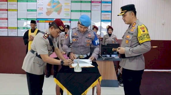 AKP Arif Kristiswan (paling kiri) serah terima jabatan di Mapolres Wonosobo, Jumat (18/10). Istimewa