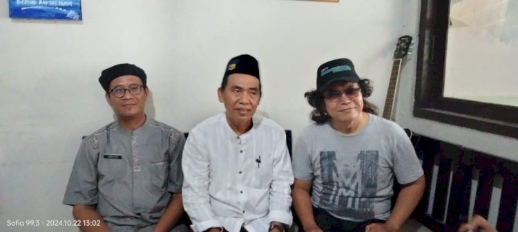 Ketua Dewan Kesenian Kabupaten Tegal, Iman Jound saat konferensi persnya terkait gelaran ‘Nyong Festival’, Selasa (22/10). Istimewa