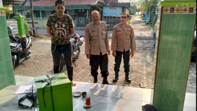Polisi lakukan penyelidikan pencurian kotak amal di Masjid Miftakhuljannah Blora, Senin (28/10) Istimewa/RMOLJateng.