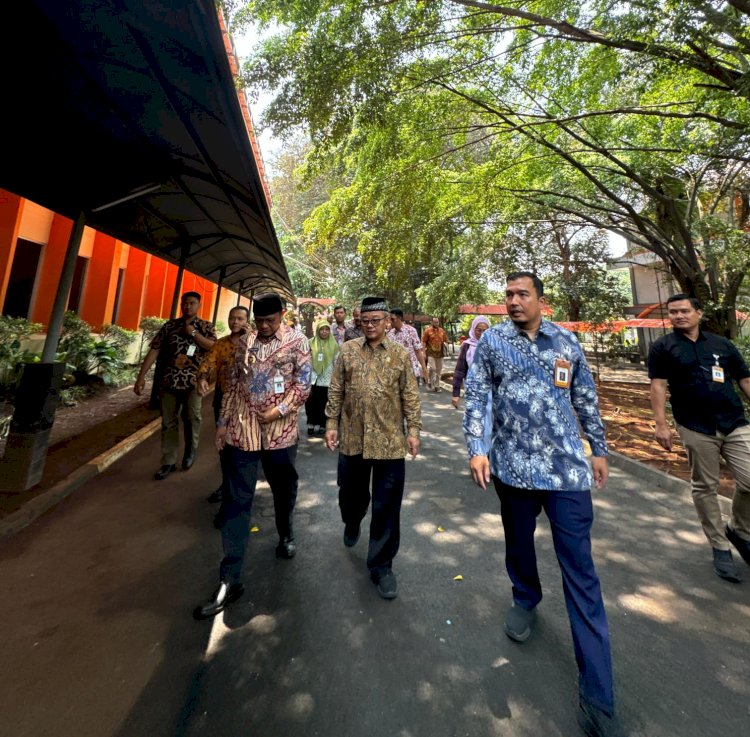 Penjabat Bupati Kudus Dr. M. Hasan Chabibie Bersama Mendikdasmen Prof. Dr. Abdul Mu’ti. Istimewa