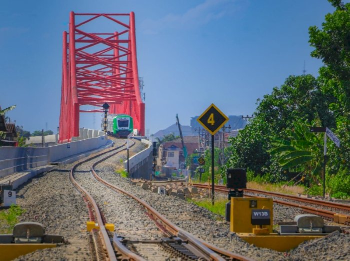Kereta Api Elevated Simpang Joglo Secara Resmi Beroperasi, Perdana Lewat Adalah Kereta Api Bandara Adi Soemarmo Relasi Stasiun Solo Balapan - Bandara Adi Soemarmo. Istimewa