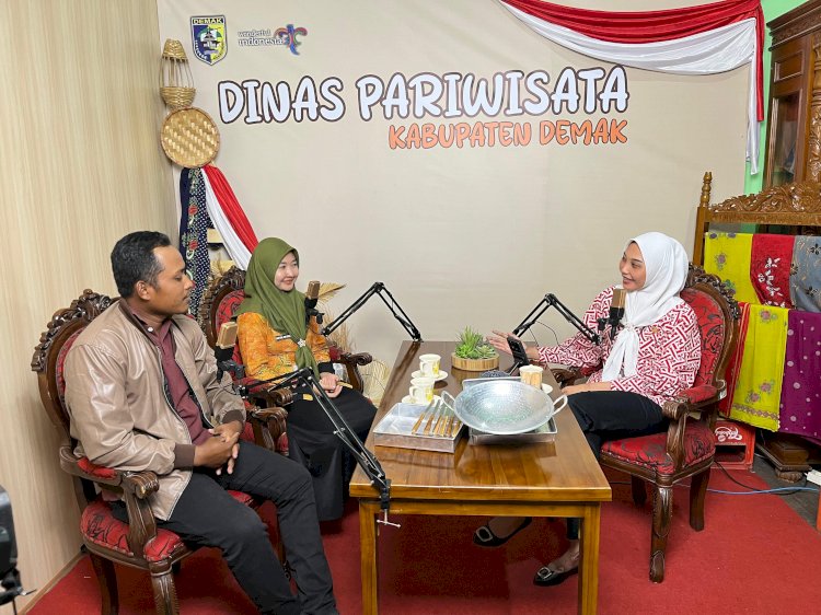 Obrolan seru Ngopi di PNP, yang dipandu host Citra, di mini studio Dinas Pariwisata melibatkan sosok Abdul Gofur, seorang pengusaha Logam yang berasal dari Desa Kedondong Gajah. Dinparta Demak
